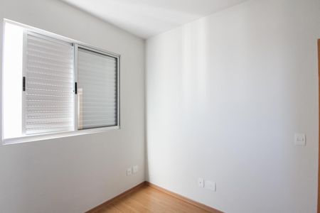 Apartamento à venda com 77m², 3 quartos e 2 vagasQuarto 2