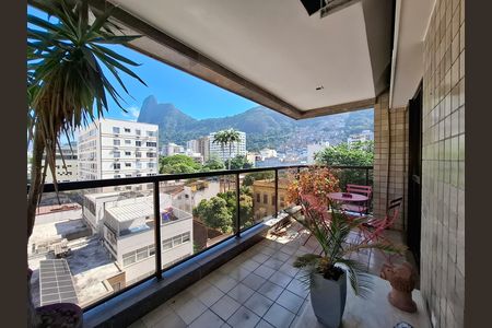 Apartamento à venda com 200m², 3 quartos e 1 vaga Apartamento à venda com 200m², 3 quartos e 1 vagaVaranda