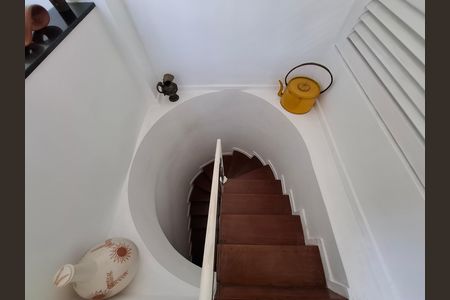 Apartamento à venda com 200m², 3 quartos e 1 vaga Apartamento à venda com 200m², 3 quartos e 1 vagaEscadas