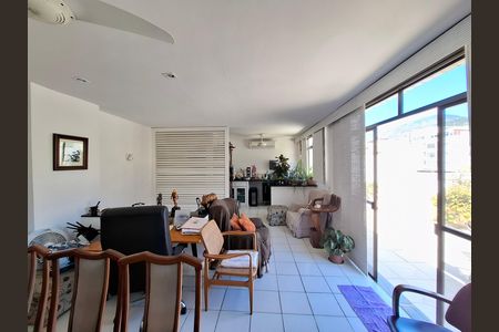 Apartamento à venda com 200m², 3 quartos e 1 vaga Apartamento à venda com 200m², 3 quartos e 1 vagaSala- Cobertura