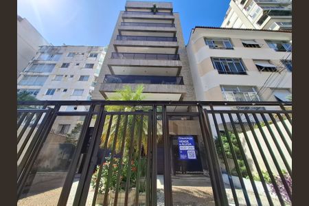 Apartamento à venda com 200m², 3 quartos e 1 vaga Apartamento à venda com 200m², 3 quartos e 1 vagaFachada