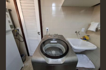 Apartamento à venda com 200m², 3 quartos e 1 vaga Apartamento à venda com 200m², 3 quartos e 1 vagaÁrea de serviço