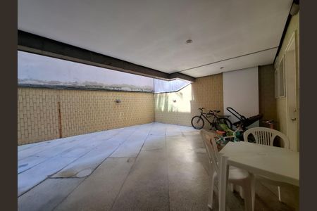 Apartamento à venda com 200m², 3 quartos e 1 vaga Apartamento à venda com 200m², 3 quartos e 1 vagaÁrea comum