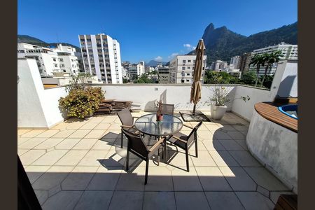 Apartamento à venda com 200m², 3 quartos e 1 vaga Apartamento à venda com 200m², 3 quartos e 1 vagaCobertura