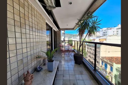 Apartamento à venda com 200m², 3 quartos e 1 vaga Apartamento à venda com 200m², 3 quartos e 1 vagaVaranda