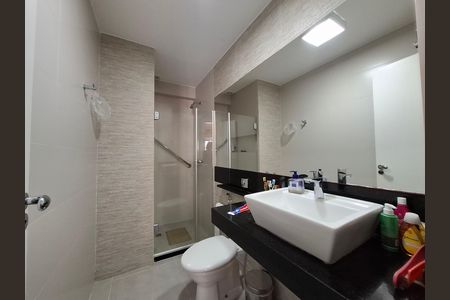 Apartamento à venda com 200m², 3 quartos e 1 vaga Apartamento à venda com 200m², 3 quartos e 1 vagaBanheiro da suíte