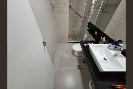 Apartamento à venda com 200m², 3 quartos e 1 vaga Apartamento à venda com 200m², 3 quartos e 1 vagaBanheiro da suíte