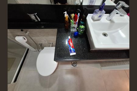Apartamento à venda com 200m², 3 quartos e 1 vaga Apartamento à venda com 200m², 3 quartos e 1 vagaBanheiro da suíte