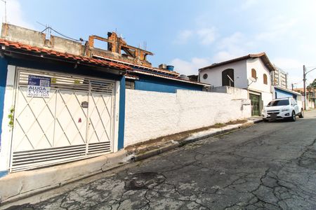 Casa para alugar com 122m², 2 quartos e 5 vagasFachada + Placa