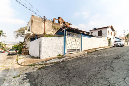 Casa para alugar com 122m², 2 quartos e 5 vagasFachada + Placa