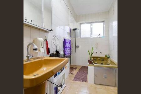 Casa à venda com 3 quartos, 315m² em Vila Gumercindo, São Paulo