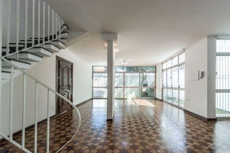 Casa à venda com 250m², 3 quartos e 6 vagas