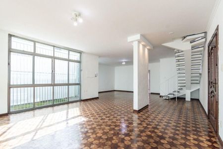 Casa à venda com 250m², 3 quartos e 6 vagas