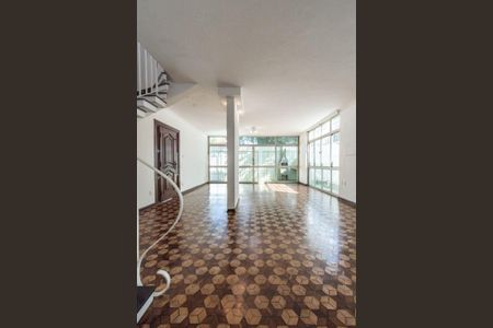 Casa à venda com 250m², 3 quartos e 6 vagas