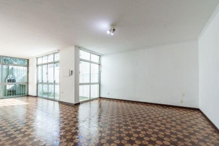 Casa à venda com 250m², 3 quartos e 6 vagas