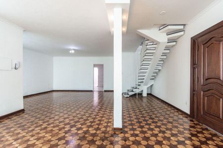 Casa à venda com 250m², 3 quartos e 6 vagas