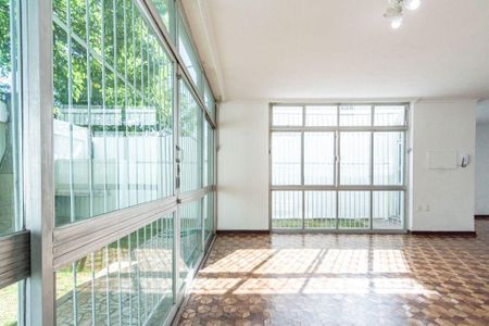 Casa à venda com 250m², 3 quartos e 6 vagas