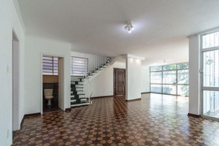 Casa à venda com 250m², 3 quartos e 6 vagas