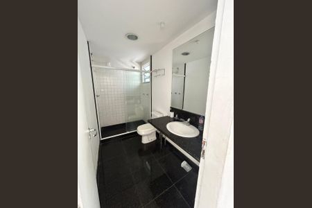 Banheiro  de casa à venda com 4 quartos, 200m² em Engenhoca, Niterói