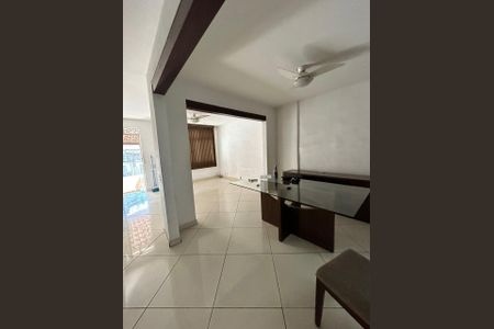 Sala de casa à venda com 4 quartos, 200m² em Engenhoca, Niterói