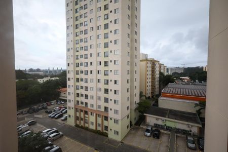 Sala vista de apartamento à venda com 3 quartos, 68m² em Jardim Ubirajara, São Paulo