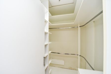Apartamento à venda com 79m², 2 quartos e 2 vagas Apartamento à venda com 79m², 2 quartos e 2 vagasCloset da suíte 1