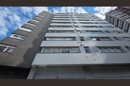Apartamento à venda com 79m², 2 quartos e 2 vagas Apartamento à venda com 79m², 2 quartos e 2 vagasFachada
