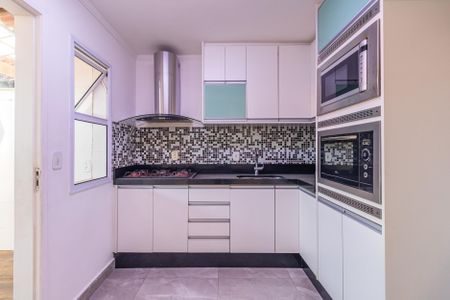 Casa à venda com 115m², 3 quartos e 2 vagas Casa à venda com 115m², 3 quartos e 2 vagasCozinha