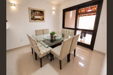 Casa à venda com 4 quartos, 247m² em Roncáglia, Campinas