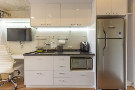Cozinha de kitnet/studio para alugar com 1 quarto, 21m² em Indianópolis, São Paulo