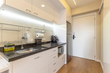 Cozinha de kitnet/studio para alugar com 1 quarto, 21m² em Indianópolis, São Paulo