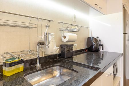 Cozinha de kitnet/studio para alugar com 1 quarto, 21m² em Indianópolis, São Paulo