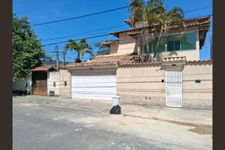 Casa à venda com 200m², 3 quartos e 2 vagas