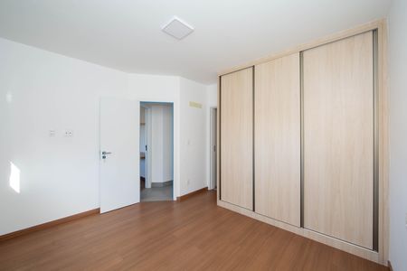 Apartamento à venda com 82m², 3 quartos e 2 vagas Apartamento à venda com 82m², 3 quartos e 2 vagasQUARTO3