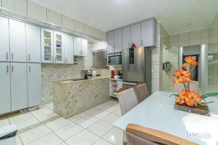 Casa à venda com 270m², 5 quartos e 2 vagas
