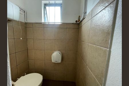 Casa para alugar com 149m², 2 quartos e 4 vagas Casa para alugar com 149m², 2 quartos e 4 vagasBanheiro social
