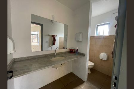 Casa para alugar com 149m², 2 quartos e 4 vagas Casa para alugar com 149m², 2 quartos e 4 vagasBanheiro social