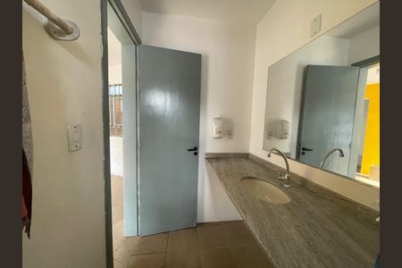 Casa para alugar com 149m², 2 quartos e 4 vagas Casa para alugar com 149m², 2 quartos e 4 vagasBanheiro social