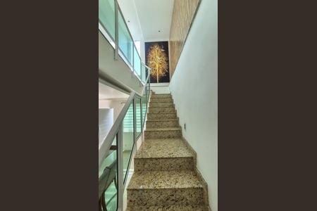 Casa para alugar com 305m², 3 quartos e 3 vagasAcesso ao 2° andar 