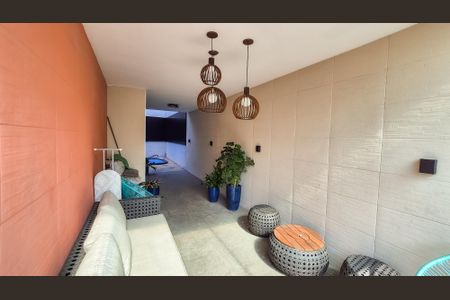 Casa para alugar com 305m², 3 quartos e 3 vagasEntrada e garagem 