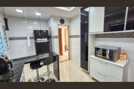 Casa para alugar com 305m², 3 quartos e 3 vagasCozinha 