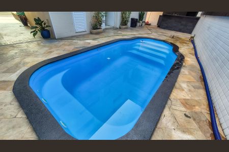 Casa para alugar com 305m², 3 quartos e 3 vagasÁrea externa Piscina 