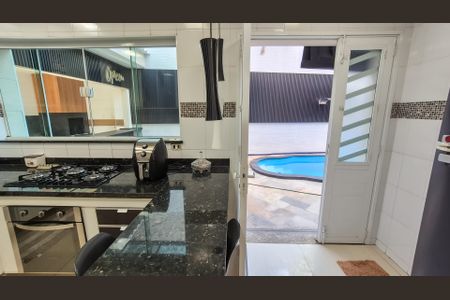 Casa para alugar com 305m², 3 quartos e 3 vagasCozinha 
