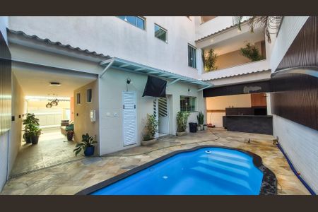 Casa para alugar com 305m², 3 quartos e 3 vagasÁrea externa Piscina 