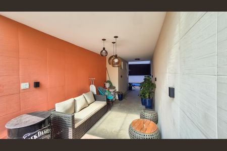 Casa para alugar com 305m², 3 quartos e 3 vagasEntrada e garagem 