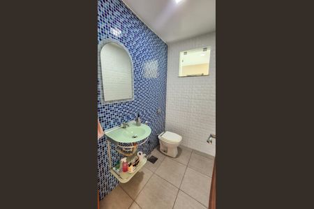 Casa para alugar com 305m², 3 quartos e 3 vagasBanheiro 1 - Social - 1° Andar 