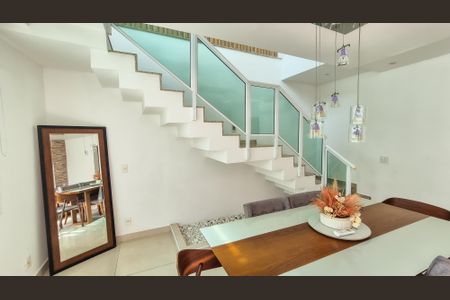 Sala de casa para alugar com 3 quartos, 305m² em Ramos, Rio de Janeiro
