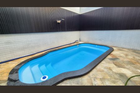 Casa para alugar com 305m², 3 quartos e 3 vagasÁrea externa Piscina 