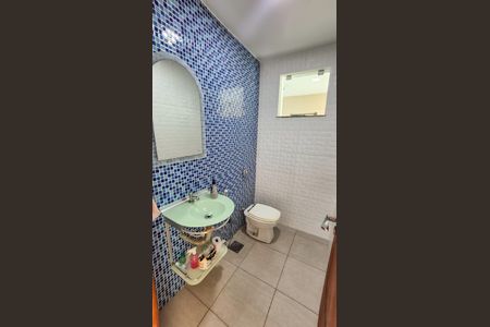 Casa para alugar com 305m², 3 quartos e 3 vagasBanheiro 1 - Social - 1° Andar 