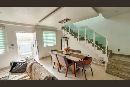 Casa para alugar com 305m², 3 quartos e 3 vagasSala